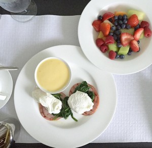 hotel breakfast eggs beni no muffin sub spinach no potatoes sub fruit