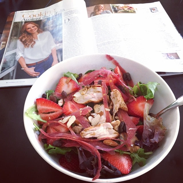 Finally_getting_a_chance_to_read_the_article_in__experiencelifemag_over_an_awesome_salad_of_mixed_greens__chicken__almonds__strawberries__raisins__and_purple_carrots.__aageats__paleo__daniellescravings