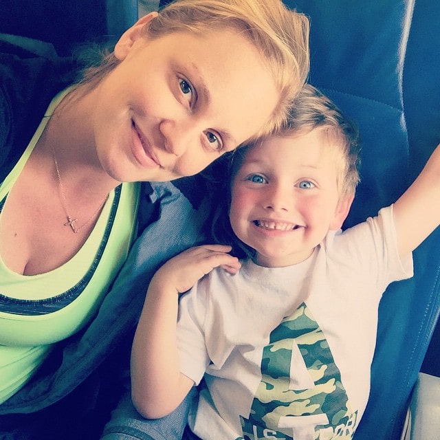 Heading_to_PA_for_the_weekend__My_favorite_way_to_travel-_makeup_free__comfy_lulu__and_my_boys_on_each_side_of_me___familytime