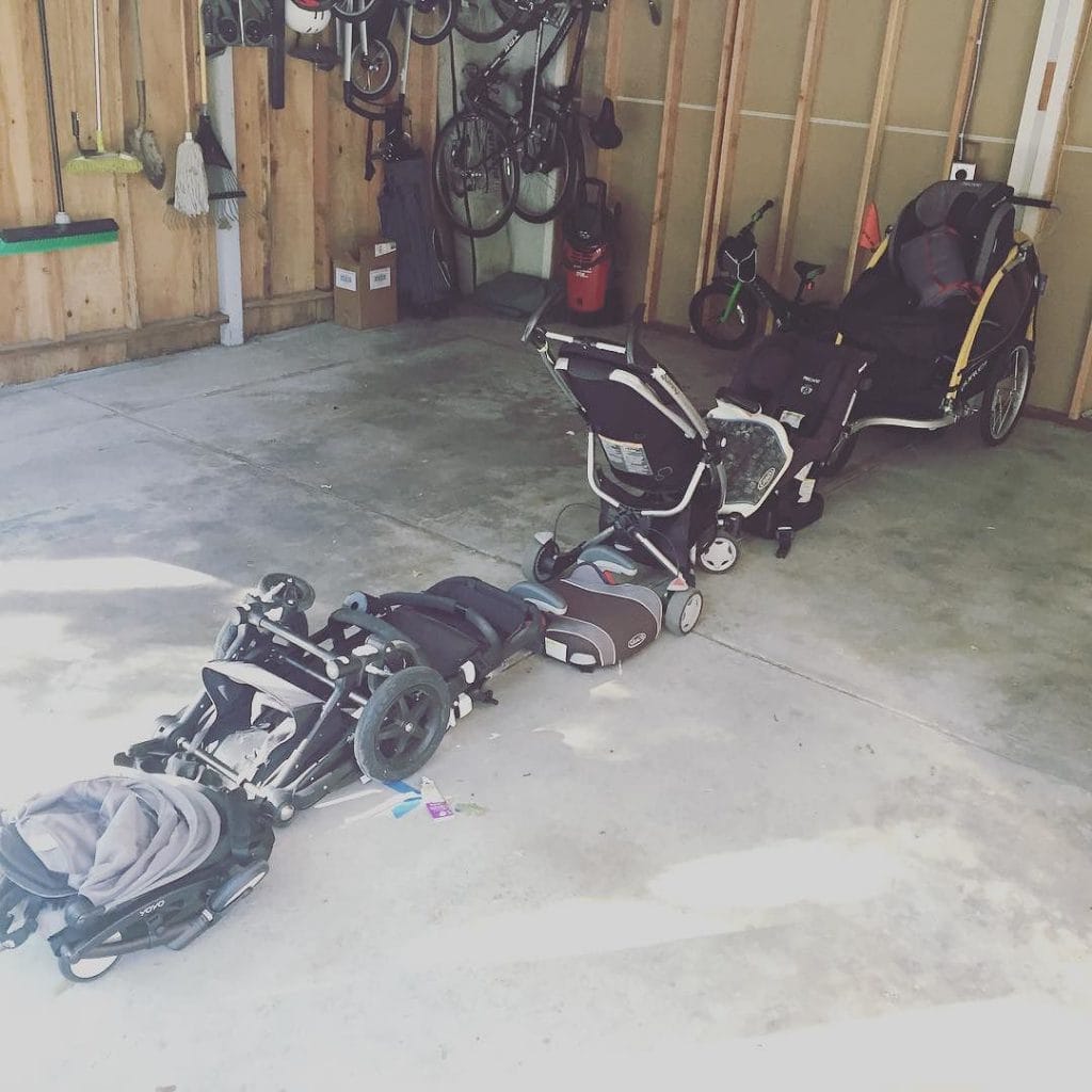 Strollercar_seatbooster_alley....._Fits_perfectly_between_or_two_cars_________kidstuff__babygear